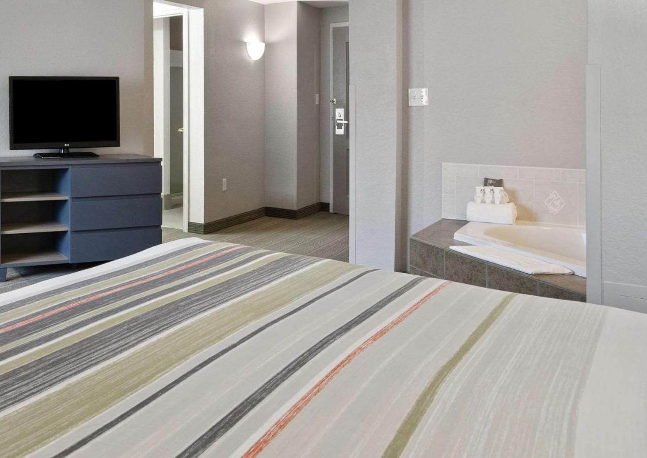 Hotel Country & By Radisson, Port Canaveral, Fl