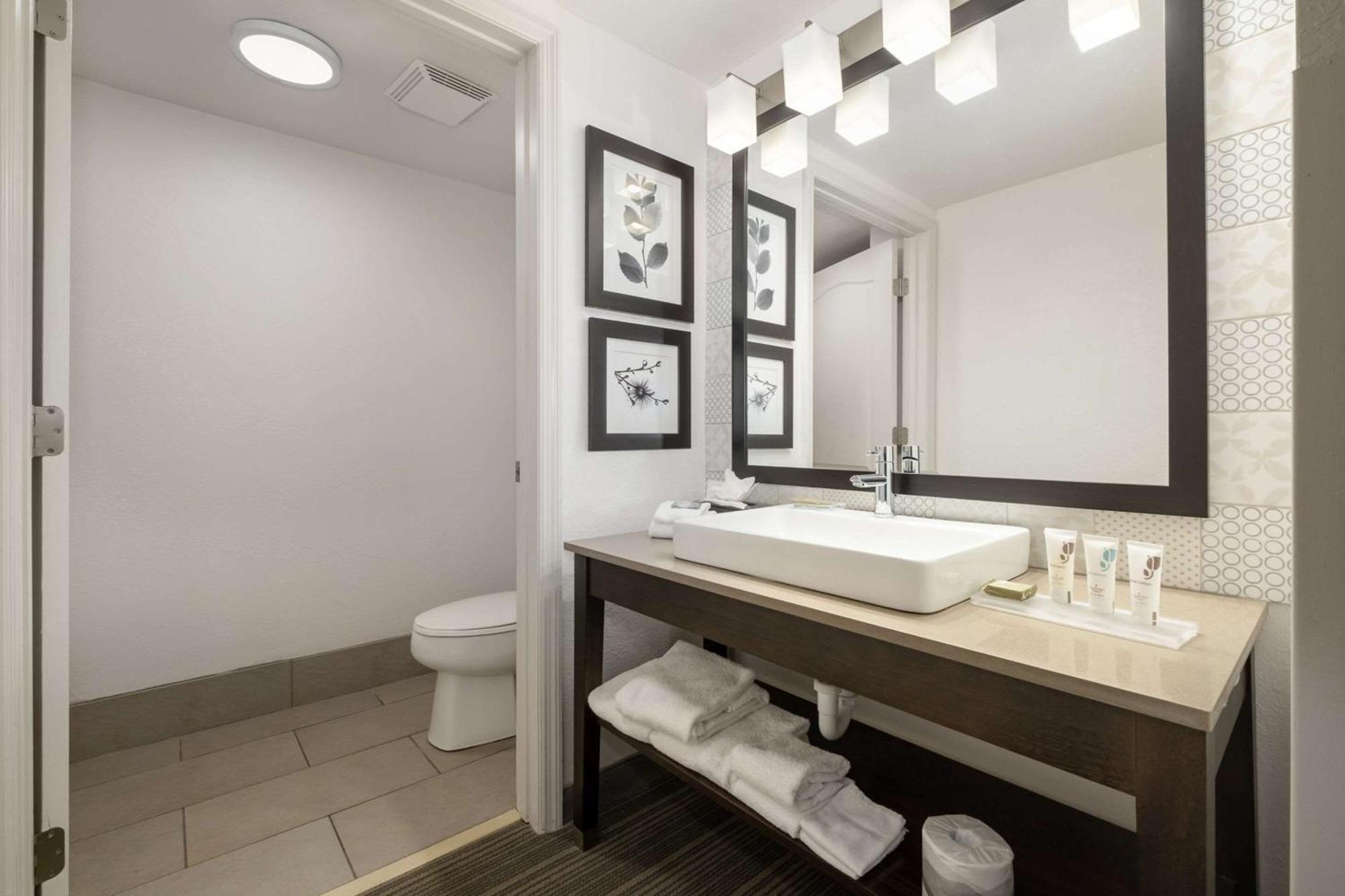 Hotel Country & By Radisson, Port Canaveral, Fl