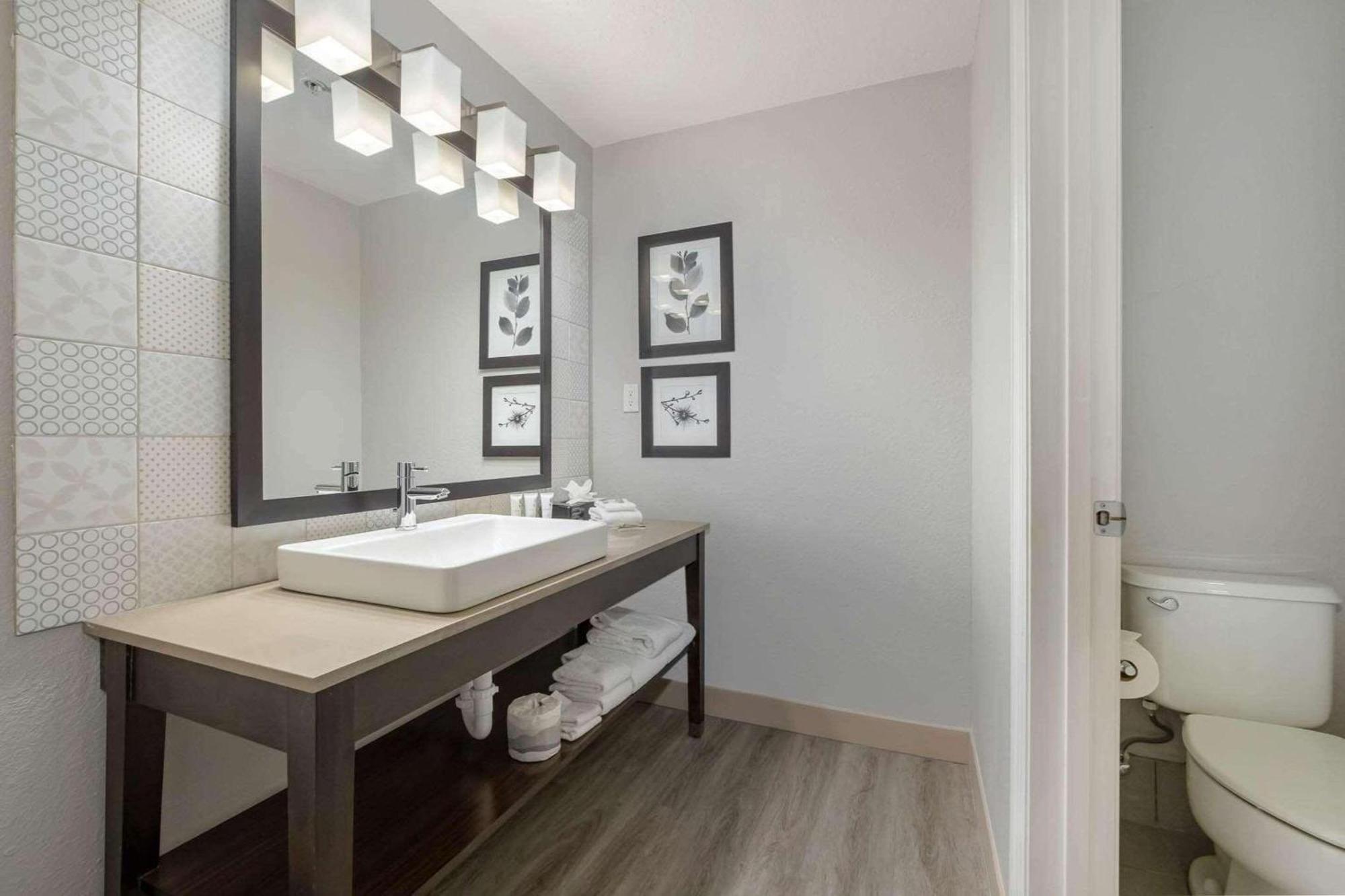 Hotel Country & By Radisson, Port Canaveral, Fl